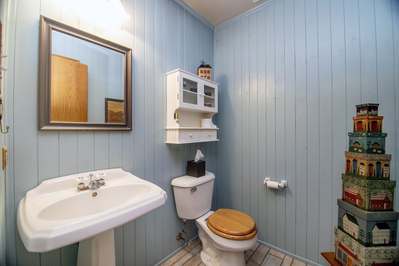 16200 Kingsport Road Orland Park, IL 60467 - Photo 14 of 32 a bathroom with a sink a toilet and mirror