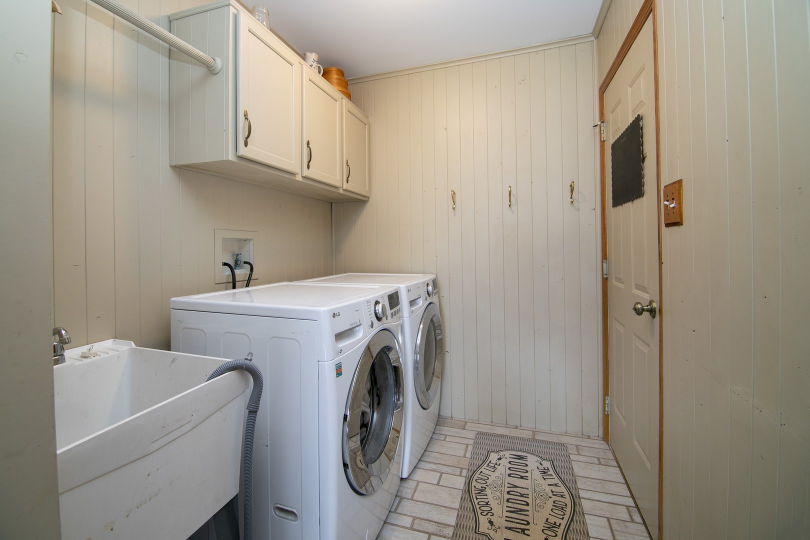 16200 Kingsport Road Orland Park, IL 60467 - Photo 24 of 32 a utility room with dryer and washer