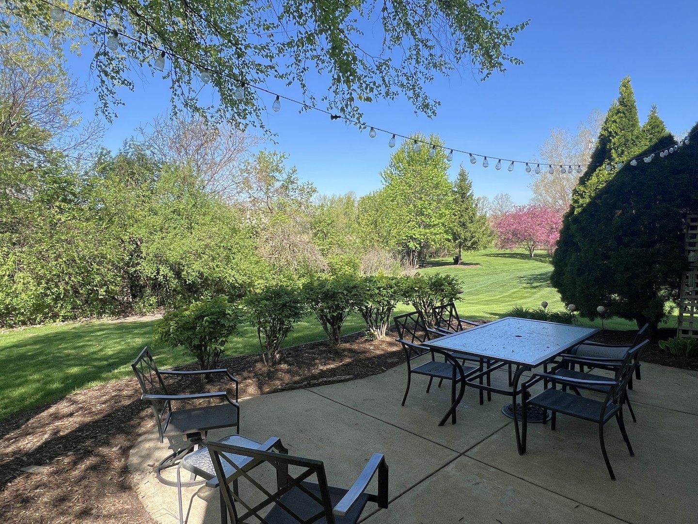 16200 Kingsport Road Orland Park, IL 60467 - Photo 27 of 32 a view of a chairs and table in patio with a yard