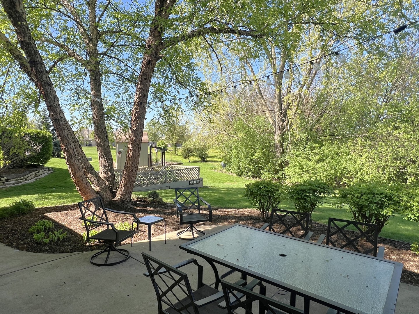 16200 Kingsport Road Orland Park, IL 60467 - Photo 28 of 32 a backyard of a house with table and chairs