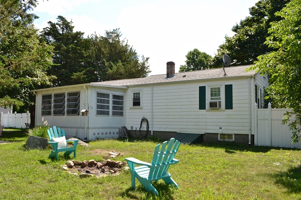 38 Gilbert Street Fairhaven, MA 02719 - Photo 4 of 11 Gallery Image 4