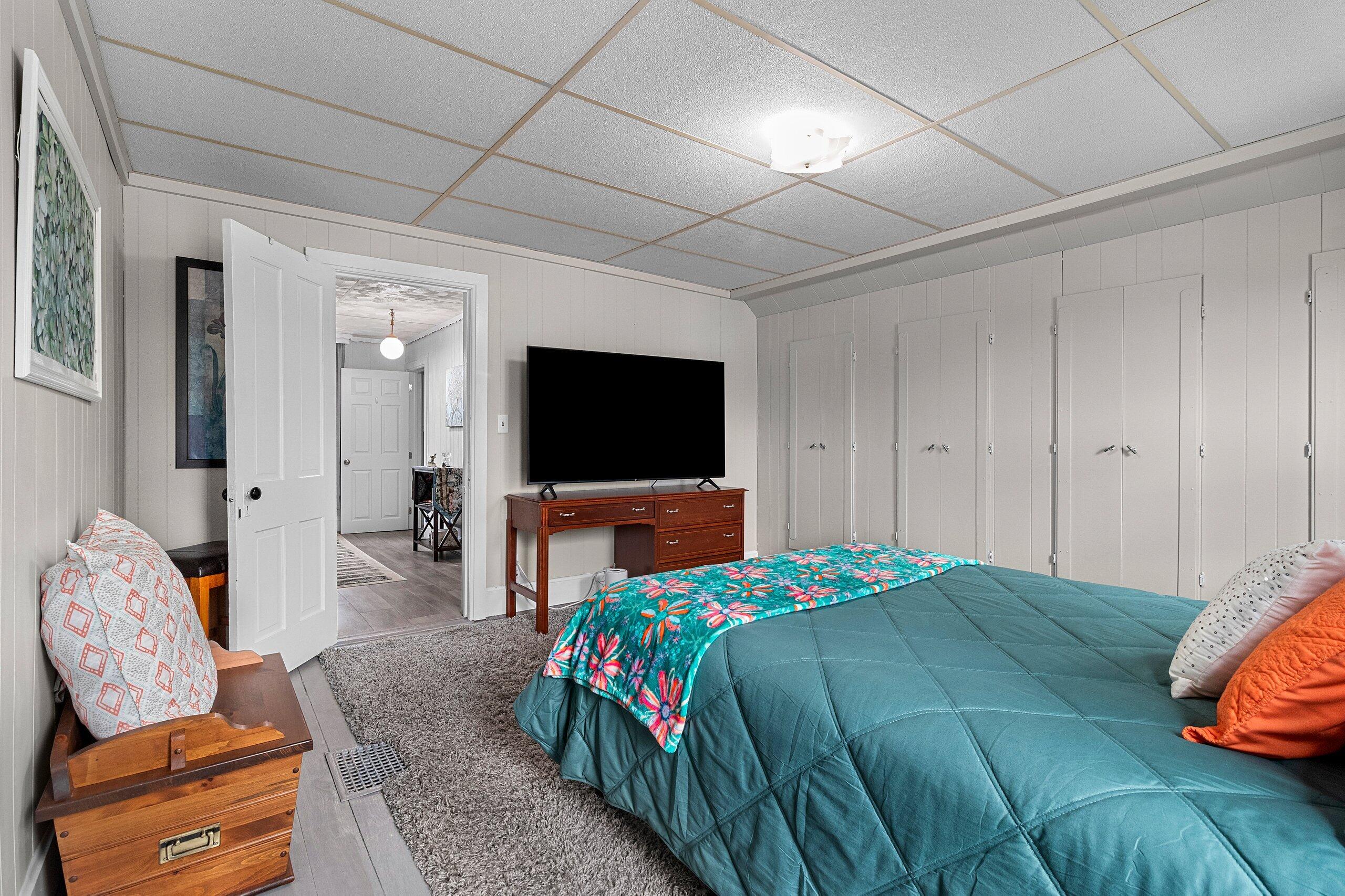 1015 Green Street Manitowoc, WI 54220 - Photo 21 of 46 Bedroom 2