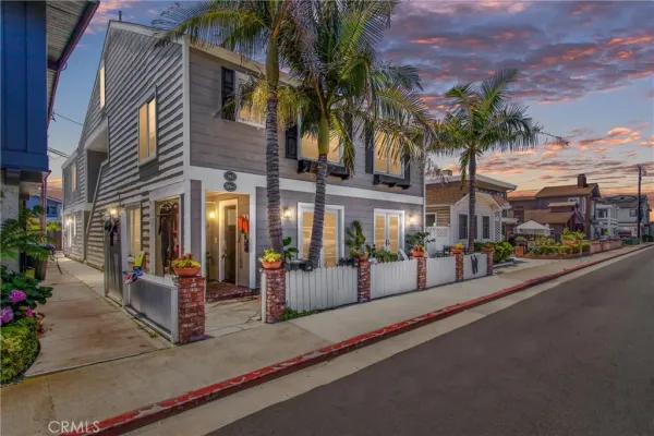 $8,500 | 512 35th Street, Newport Beach, CA 92663