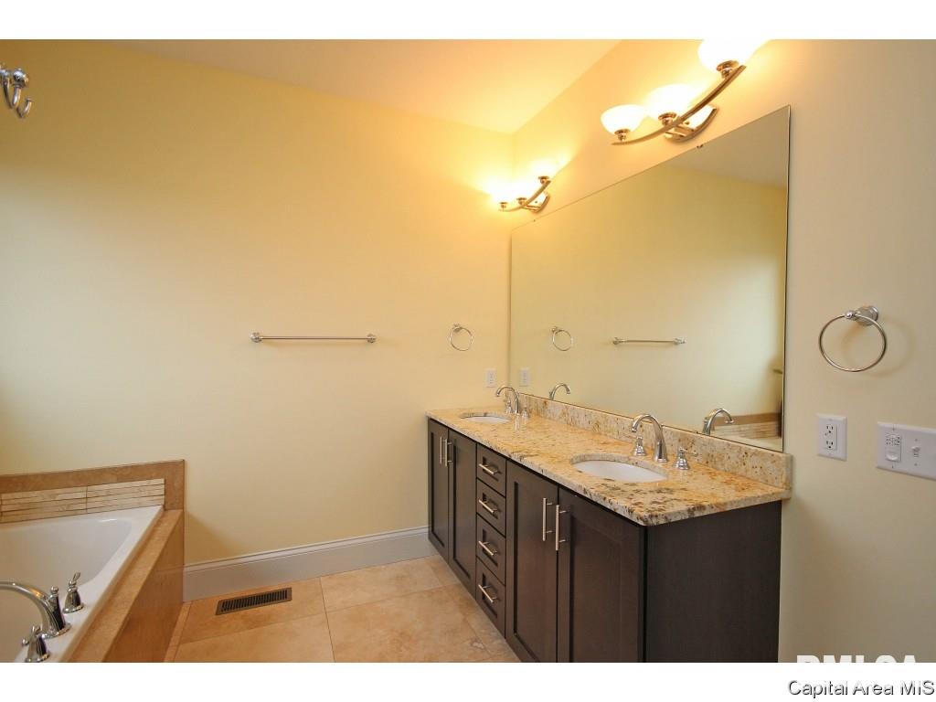 4701 Lynhurst Road Springfield, IL 62711 - Photo 16 of 35