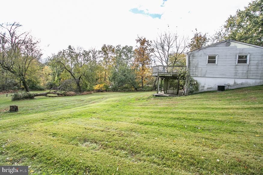 210 South Trooper Road Norristown, PA 19403 - Photo 6 of 11 Front/Side Yard
