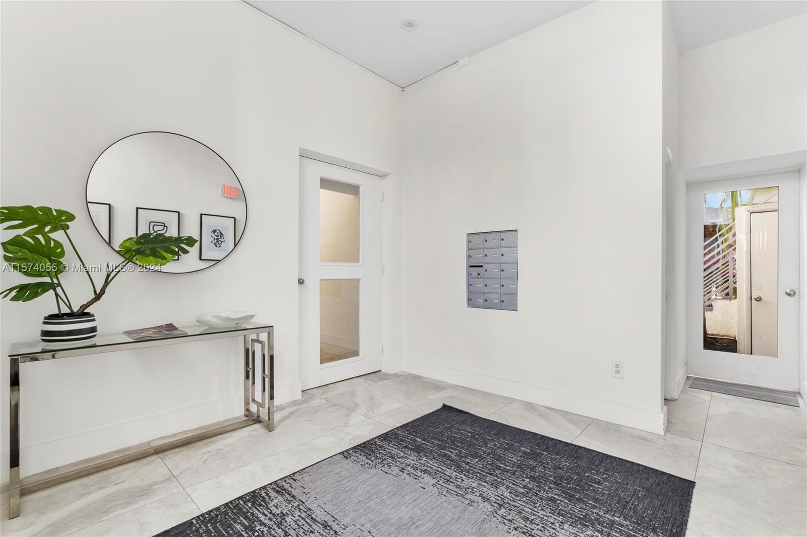 934 16th Street, Unit 5 Miami Beach, FL 33139 - Photo 15 of 22 a view of living room