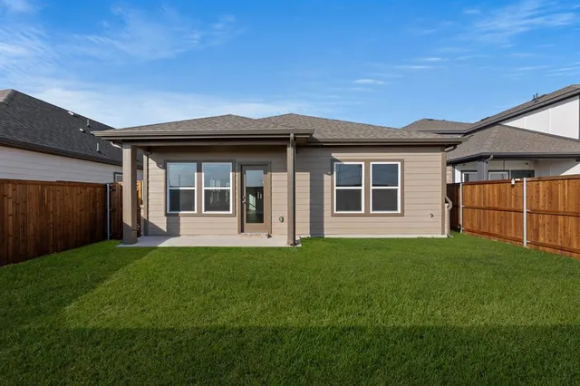 a view of a house with yard and front view of a house