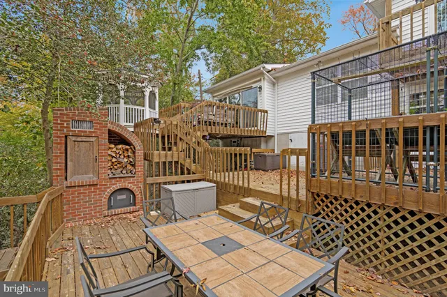 a view of an outdoor space