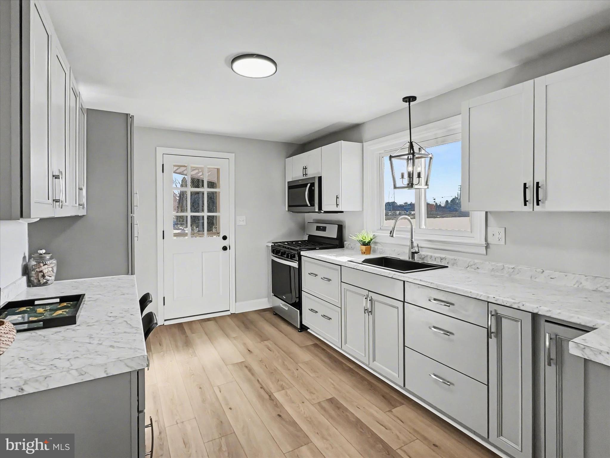 4019 Wolfs Church Road York, PA 17408 - Photo 6 of 23