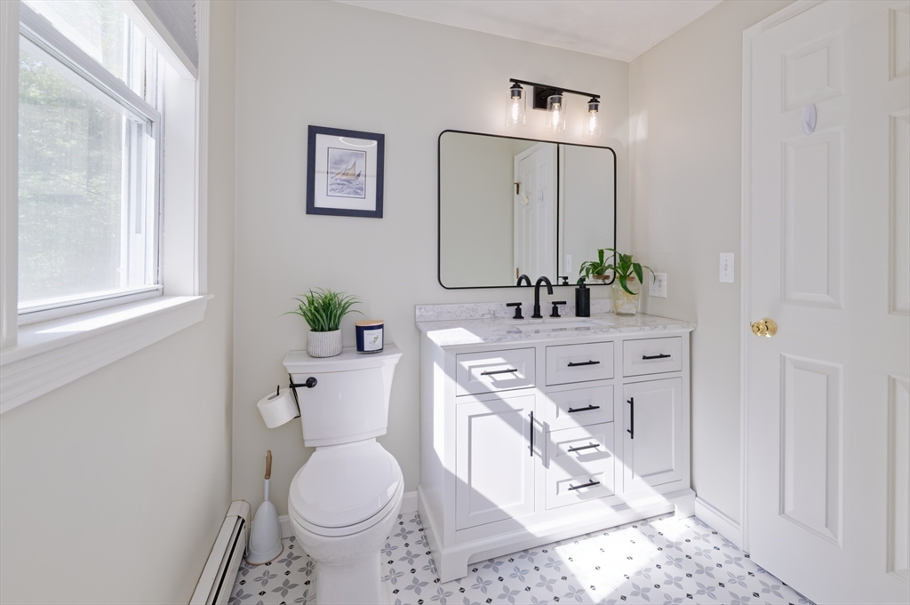 6 Chamberlain Road Uxbridge, MA 01569 - Photo 22 of 38
