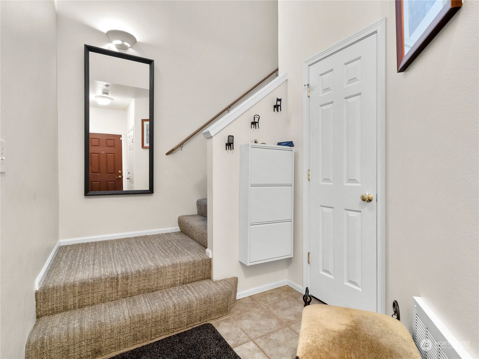 5100 Talbot Place South, Unit A Renton, WA 98055 - Photo 3 of 15 a living room with furniture and a rug
