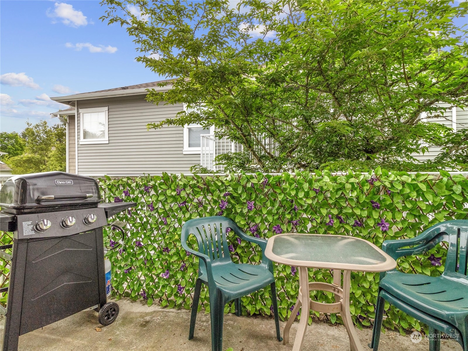 5100 Talbot Place South, Unit A Renton, WA 98055 - Photo 7 of 15 a backyard of a house with table and chairs