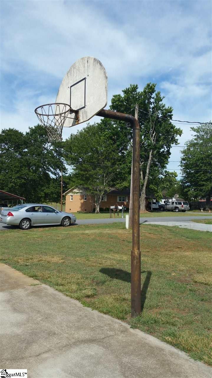 926 Winterhawk Circle Inman, SC 29349 - Photo 22 of 27 Basketball Hoop by paved driveway
