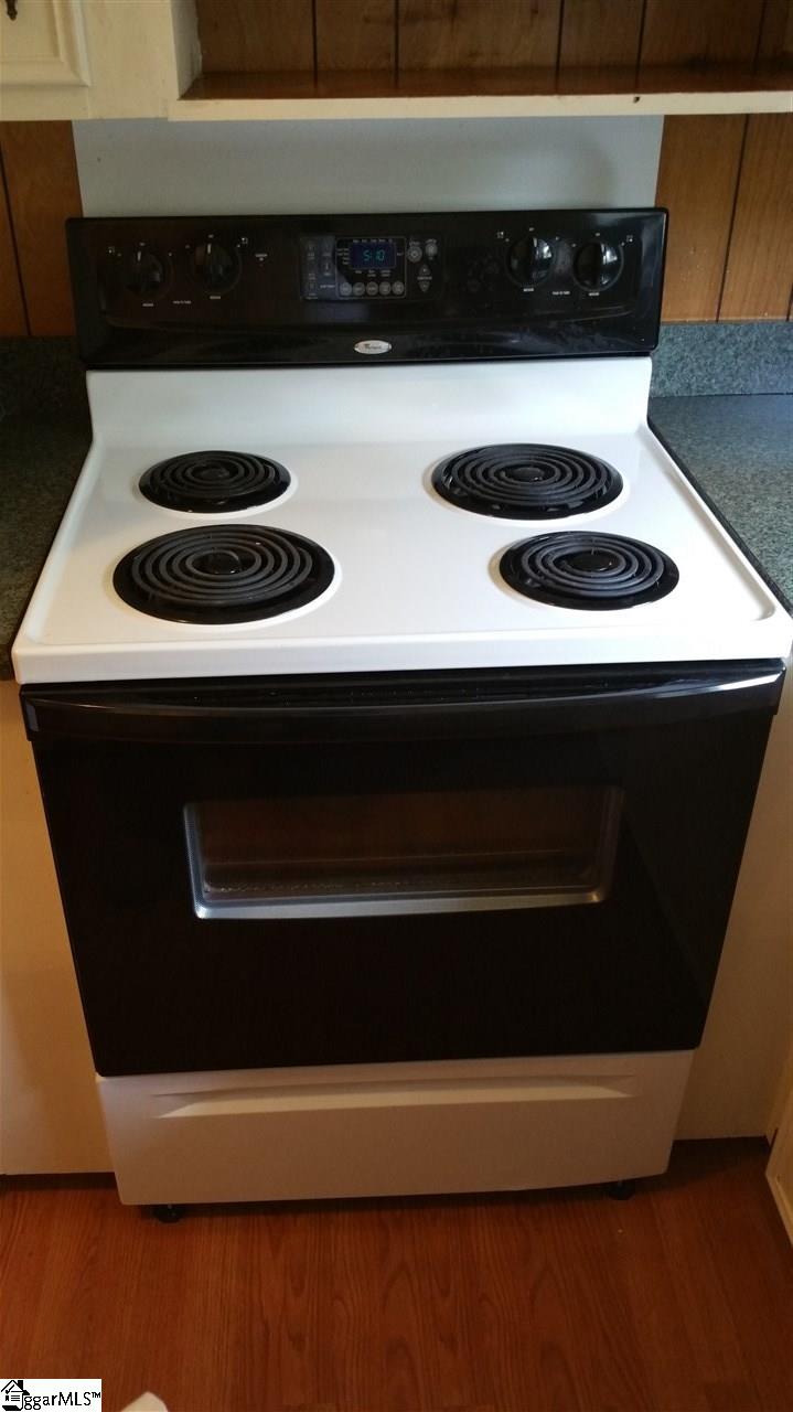 926 Winterhawk Circle Inman, SC 29349 - Photo 8 of 27 Stove