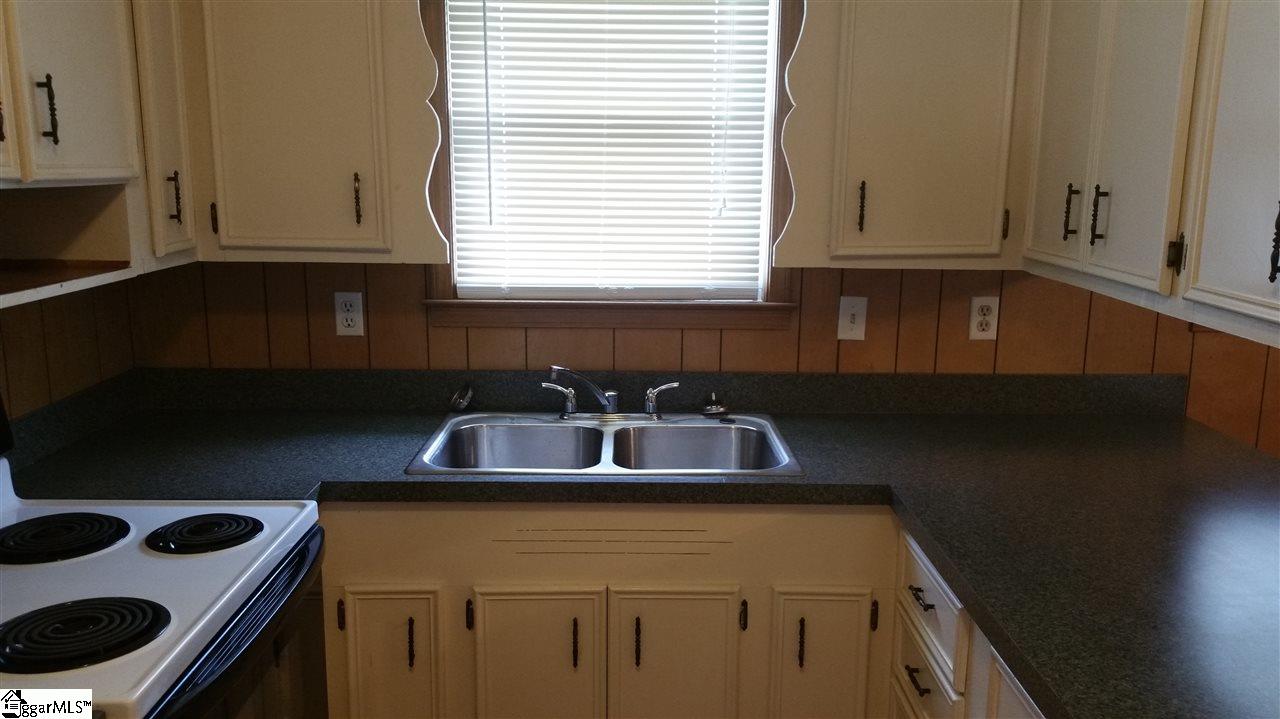 926 Winterhawk Circle Inman, SC 29349 - Photo 9 of 27 Double Sink