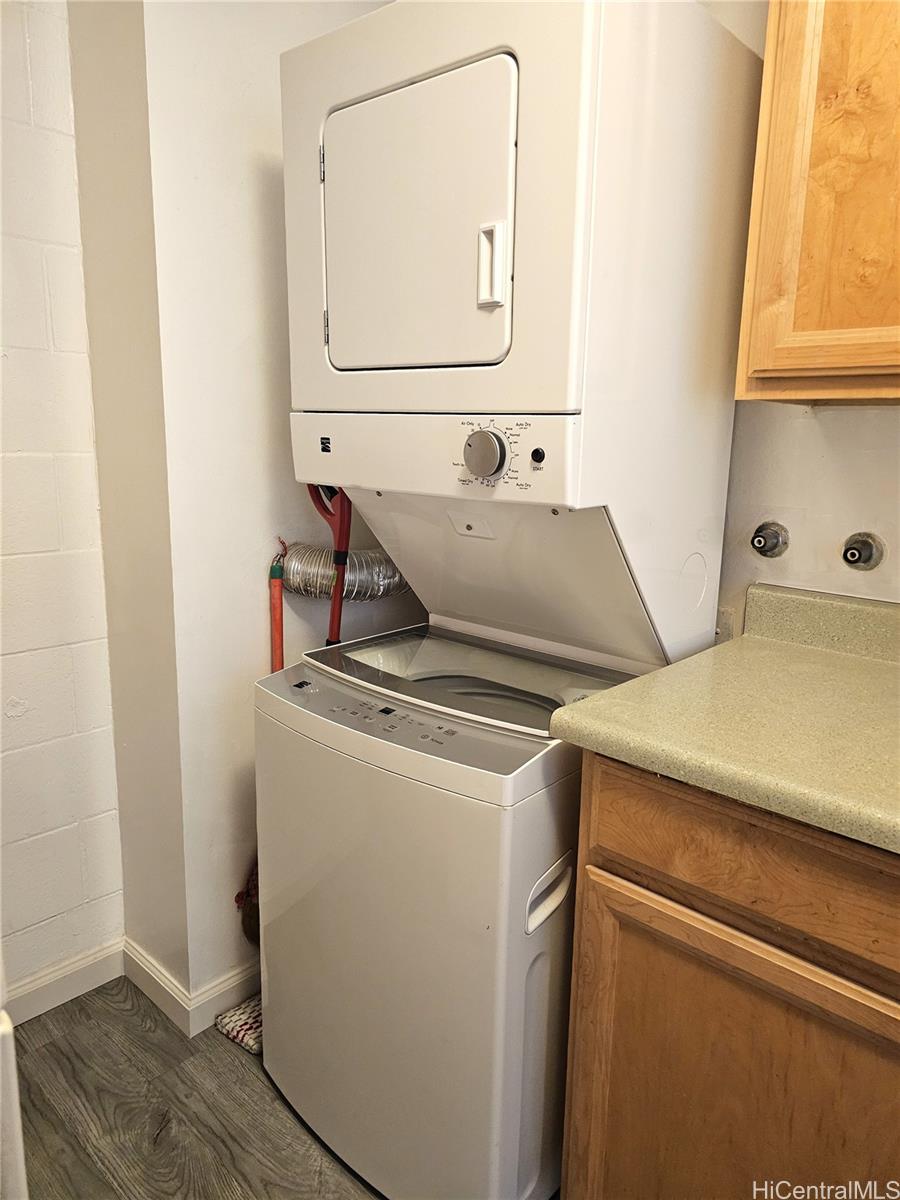 1260 Richard Lane, Unit B404 Honolulu, HI 96819 - Photo 11 of 13 a utility room with dryer and washer