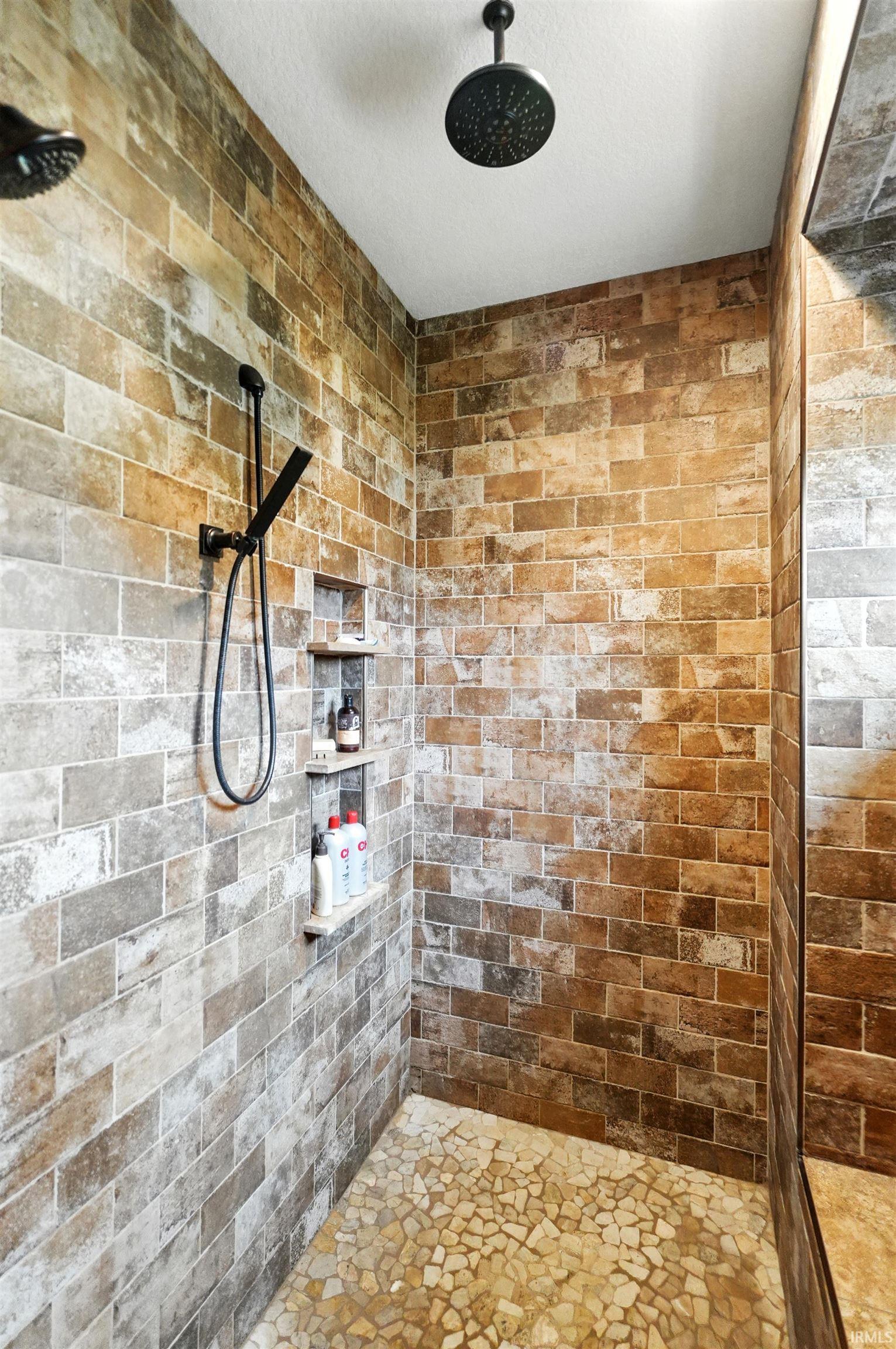 6212 Deer Hollow Road Auburn, IN 46706 - Photo 18 of 36