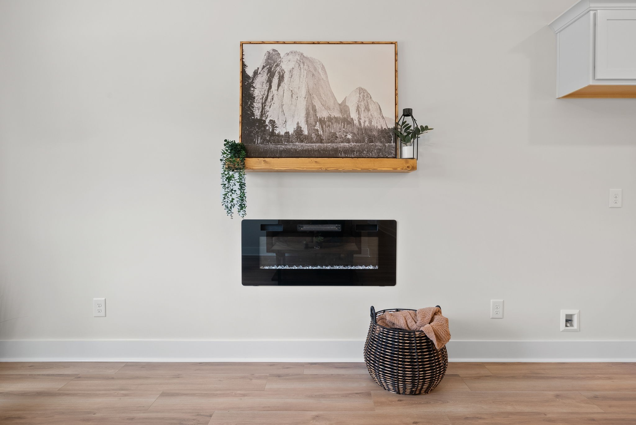 197 Dewberry Road Clarksville, TN 37042 - Photo 13 of 59 a view of living room with furniture and wall painting