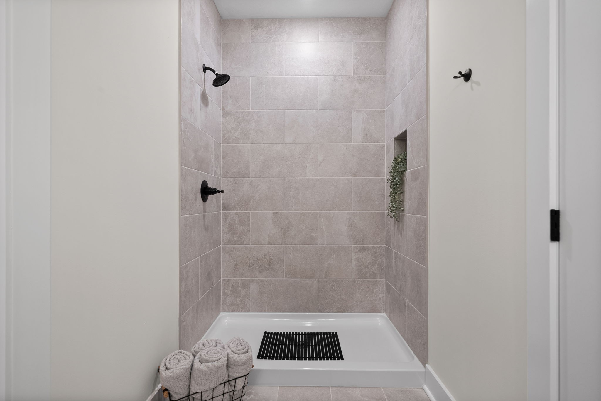 197 Dewberry Road Clarksville, TN 37042 - Photo 36 of 59 a bathroom with a sink