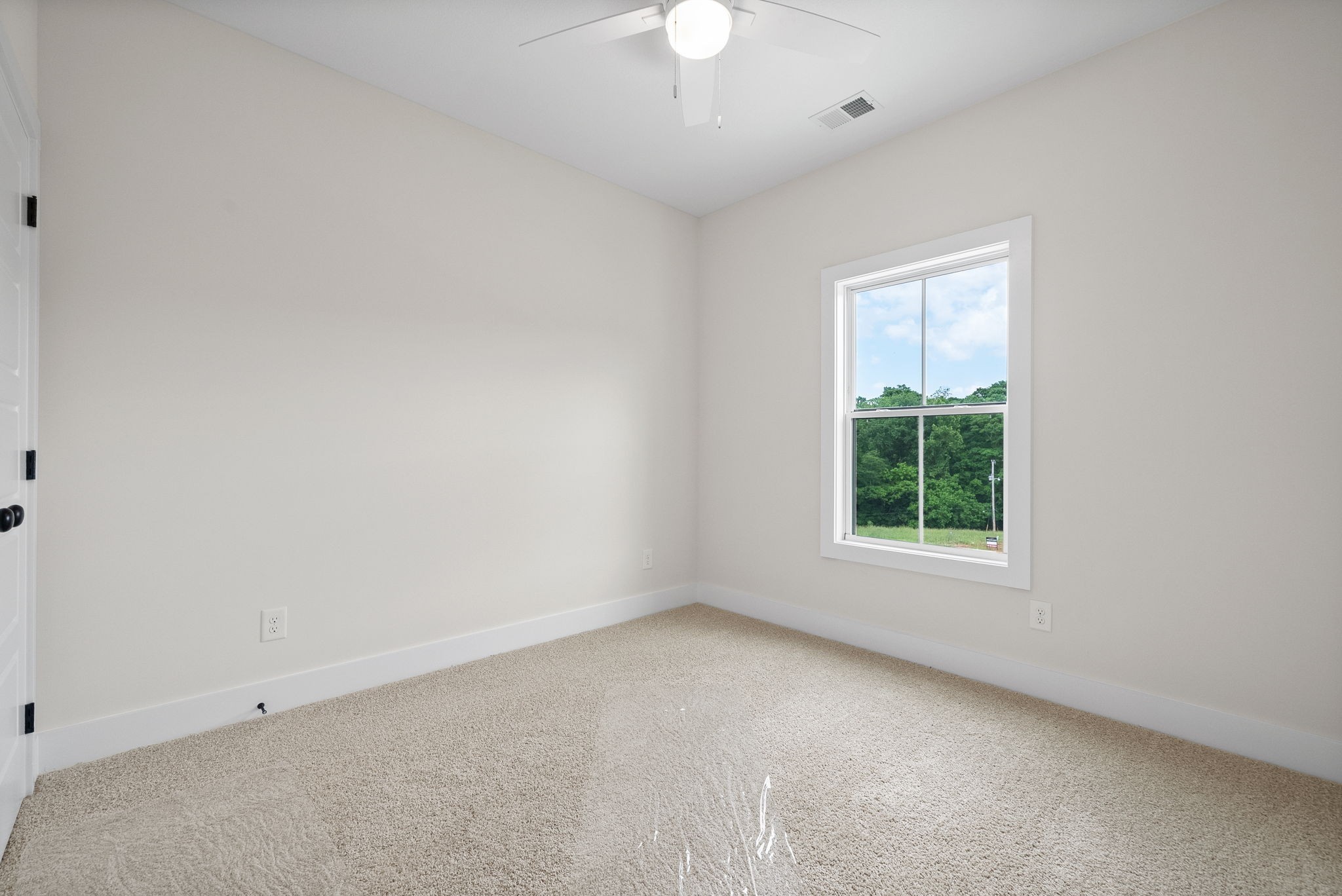 197 Dewberry Road Clarksville, TN 37042 - Photo 41 of 59 an empty room with a window