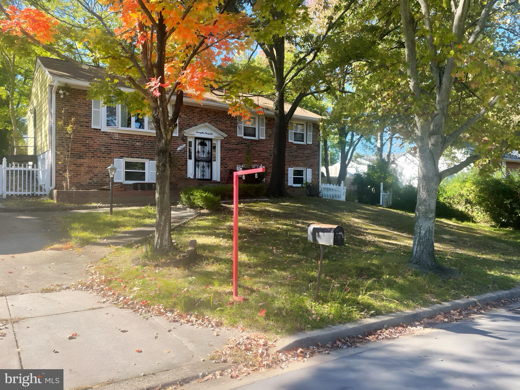 a view of a fountain in front of a house