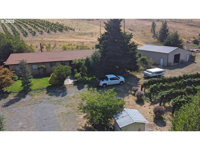 a black and white photo of a city