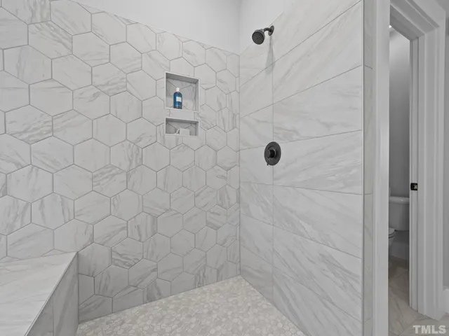 a view of a livingroom with the entryway and workspace