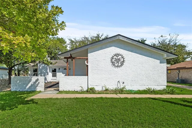 $350,000 | 707 Live Oak Court, Red Oak, TX 75154