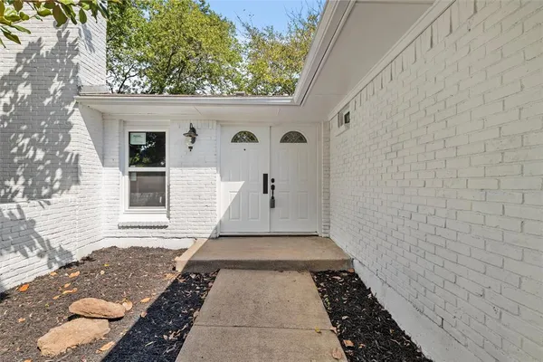 a view of a pathway along a building