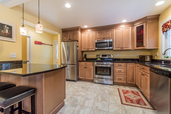 7 Yale Road Andover, MA 01810 - Photo 3 of 20 Gallery Image 3