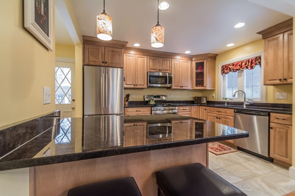 7 Yale Road Andover, MA 01810 - Photo 4 of 20 Gallery Image 4