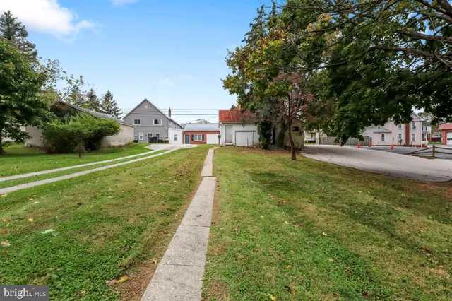 a view of backyard of house