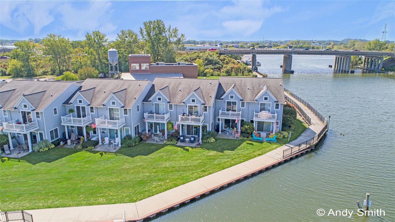 965 West Savidge Street Spring Lake, MI 49456 - Photo 5 of 49