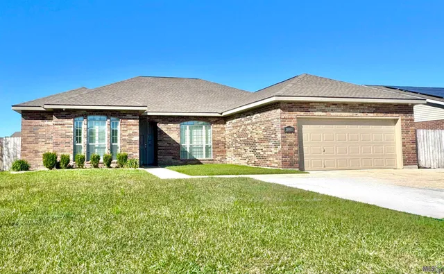 $2,800 | 11083 South Bayou View Drive, Gonzales, LA 70737