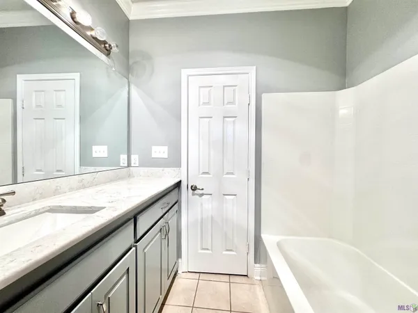 $3,000 | 11083 South Bayou View Drive, Gonzales, LA 70737