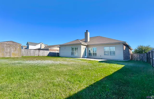 $2,800 | 11083 South Bayou View Drive, Gonzales, LA 70737