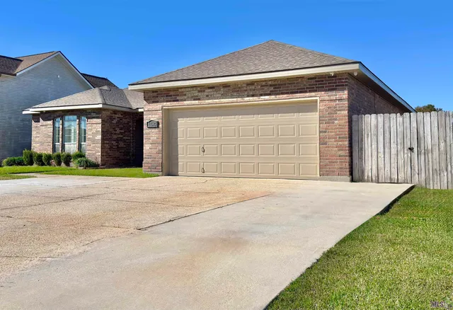 $2,800 | 11083 South Bayou View Drive, Gonzales, LA 70737