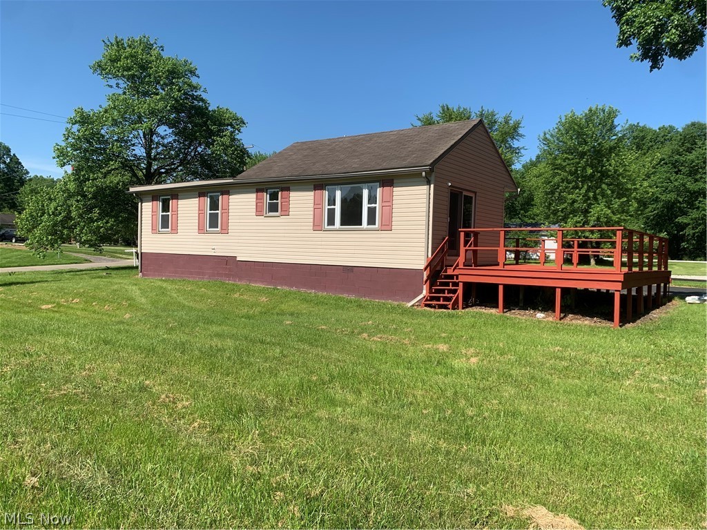 795 Carson Salt Springs Road Mineral Ridge, OH 44440 - Photo 12 of 14 Side view of the back deck and full view of the side of the home.