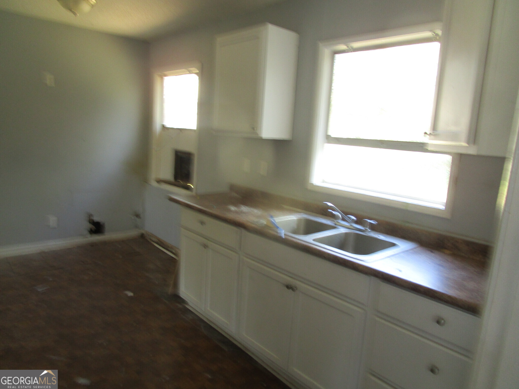 3480 Travis Boulevard Macon, GA 31206 - Photo 5 of 11 a bathroom with a sink and a window