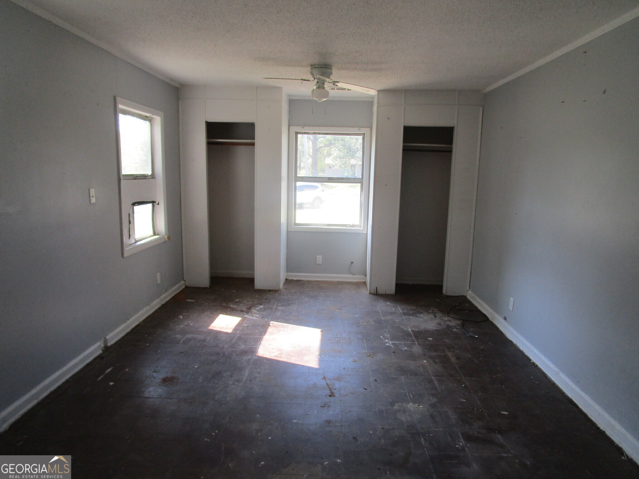 3480 Travis Boulevard Macon, GA 31206 - Photo 9 of 11 an empty room with windows and closet
