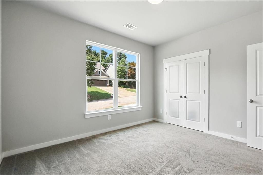 4022 Links Boulevard Jefferson, GA 30549 - Photo 20 of 54 an empty room with a window