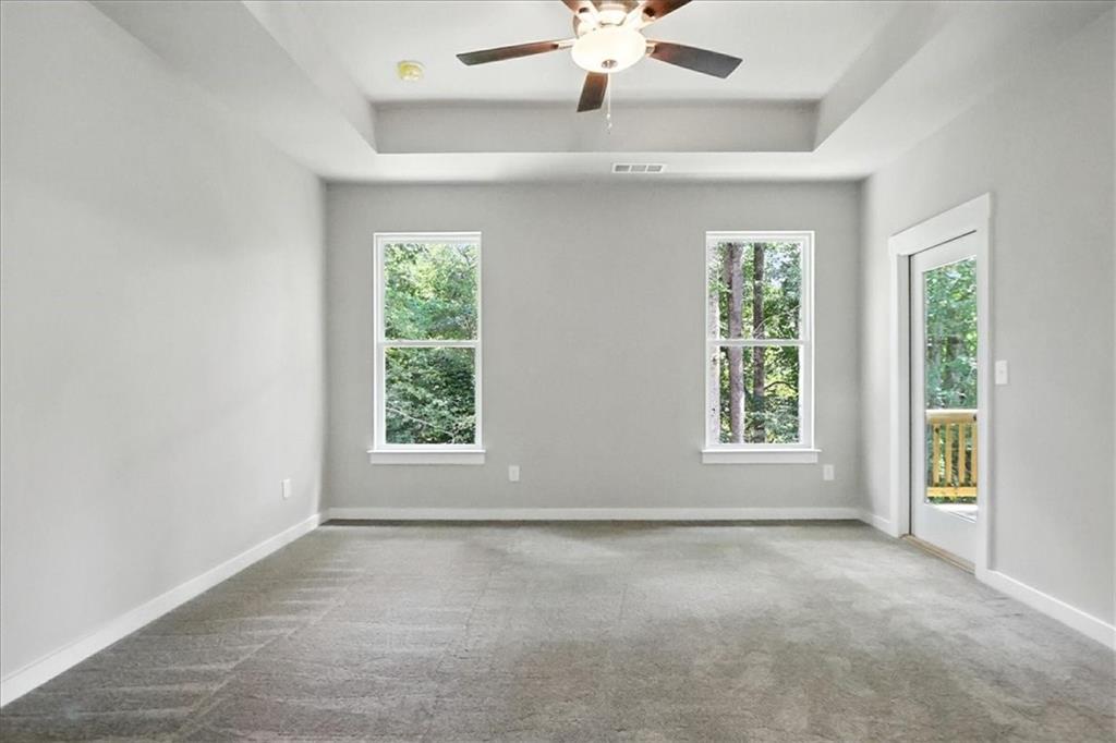 4022 Links Boulevard Jefferson, GA 30549 - Photo 27 of 54 an empty room with a window