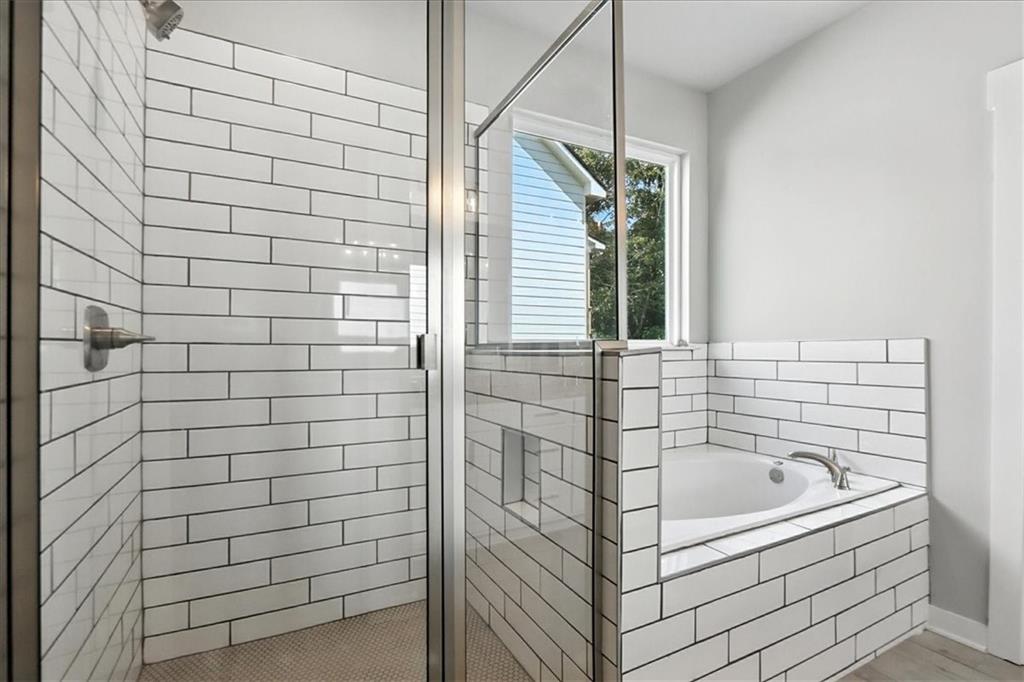 4022 Links Boulevard Jefferson, GA 30549 - Photo 33 of 54 a bathroom with a bathtub and shower