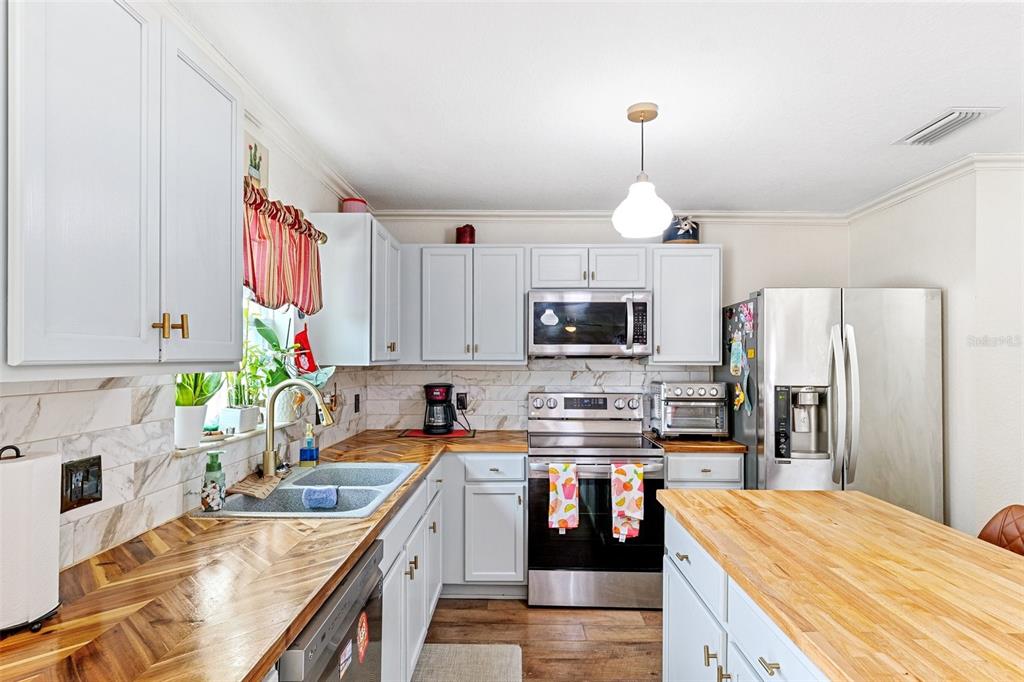 12925 Keefer Court Spring Hill, FL 34609 - Photo 10 of 39