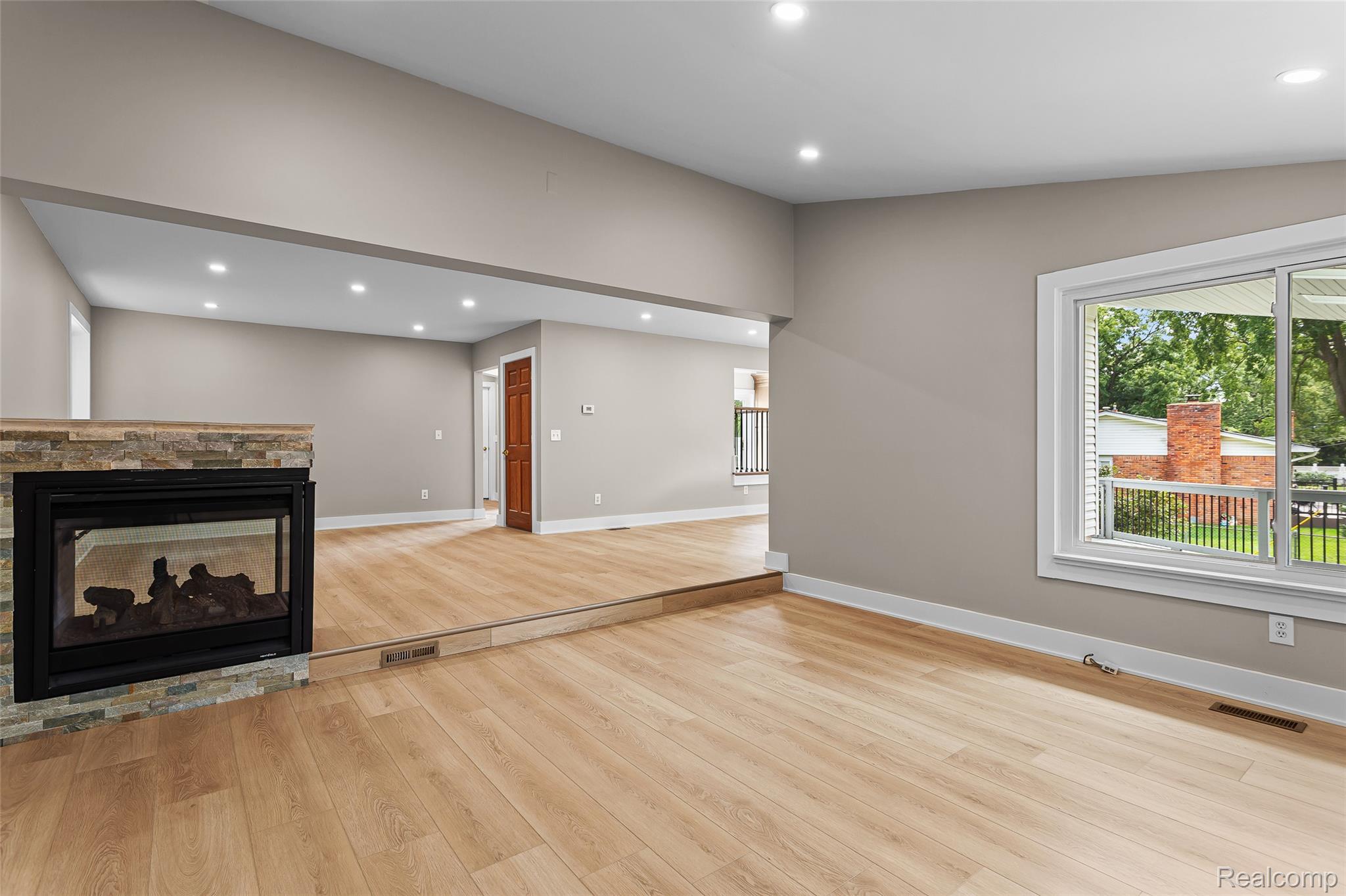 6552 Orion Road Rochester, MI 48306 - Photo 18 of 53 Living Room
