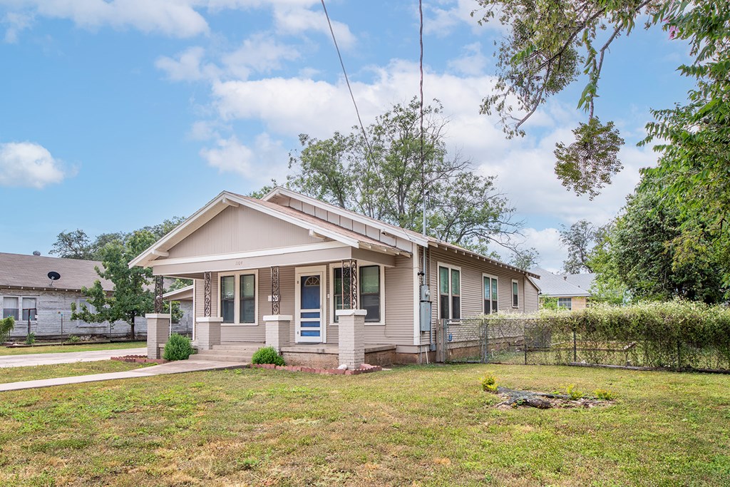 1104 South Walnut Street Brady, TX 76825 - Photo 2 of 41