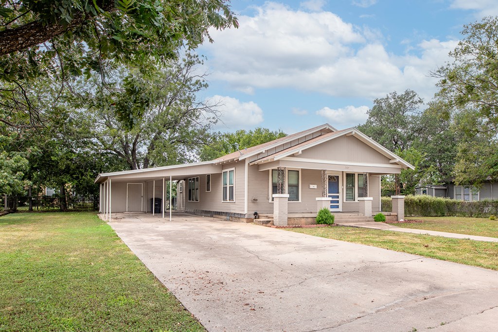 1104 South Walnut Street Brady, TX 76825 - Photo 3 of 41