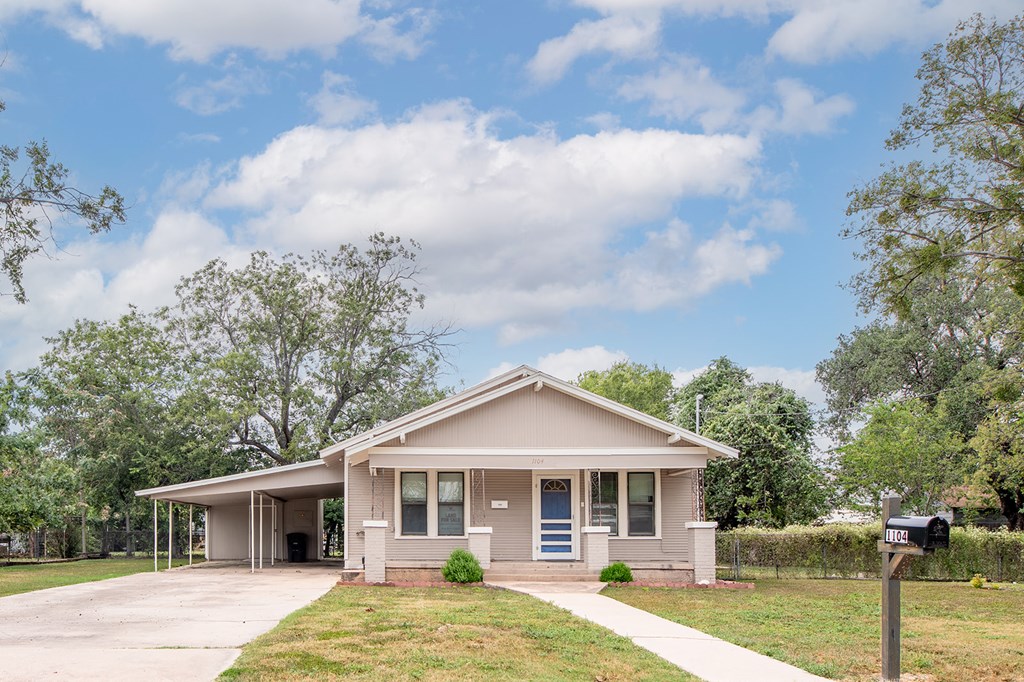 1104 South Walnut Street Brady, TX 76825 - Photo 4 of 41