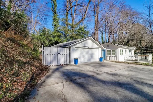$2,325 | 60 Hardeman Road, Unit B, Sandy Springs, GA 30342