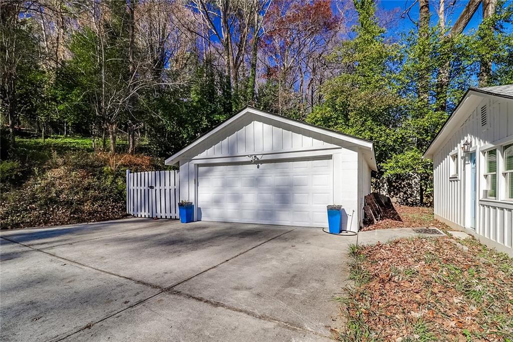 60 Hardeman Road, Unit B Sandy Springs, GA 30342 - Photo 4 of 34